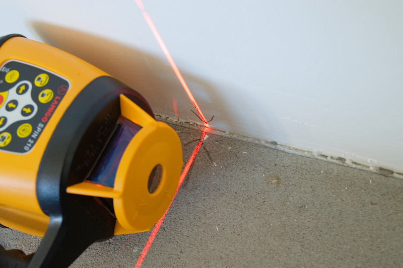 wyznaczanie kąta prostego laserem
